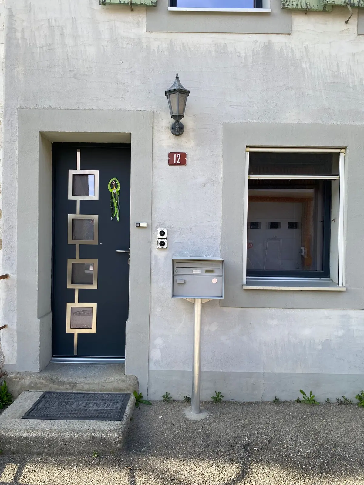 Maison de village — Porte d'entrée